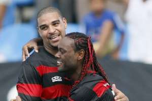 Justica condena Flamengo a pagar R$ 1 milhão a Adriano em 24 horas