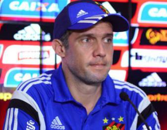 Eduardo Baptista: Técnico jovem, inteligente e que aprendeu 