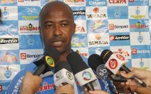 Hoje técnico, Alex Oliveira aguarda propostas no mercado