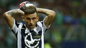 Brasileirão: Lucas Lima confirma que fica no Santos e pede atitude ao elenco