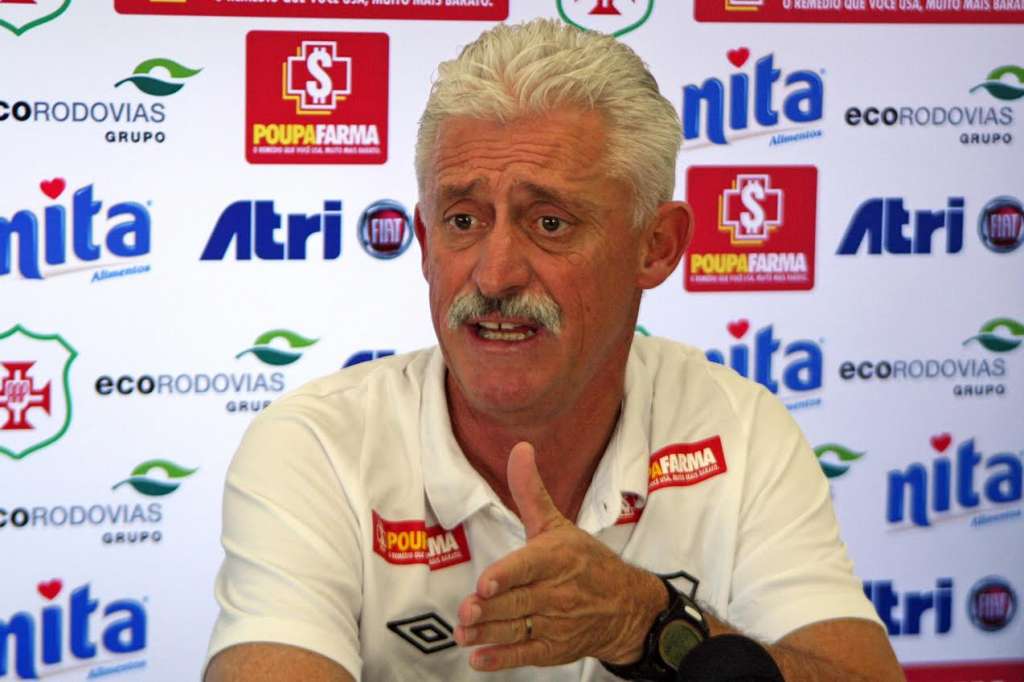 Portuguesa Santista enfrenta Manthiqueira na estreia de Luiz Muller