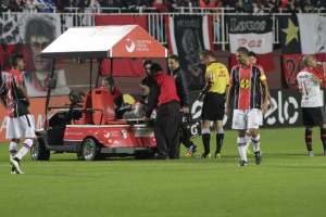 Exame detecta lesão muscular e Samir desfalca o Flamengo contra o Figueirense