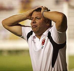 Contratado há 10 dias, Celso Roth não lamenta período curto para treinos no Vasco
