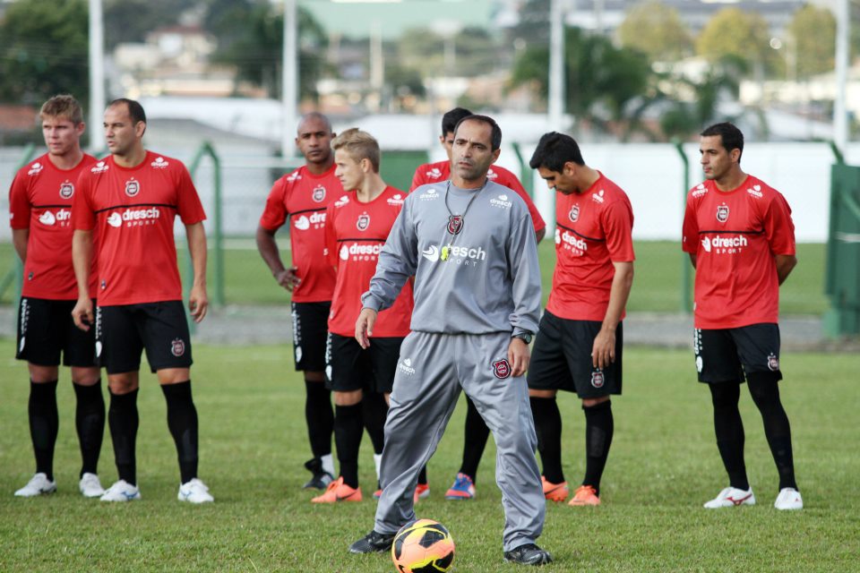 Rogério Zimmermann comanda treino do Brasil de Pelotas, mas não faz alterações 