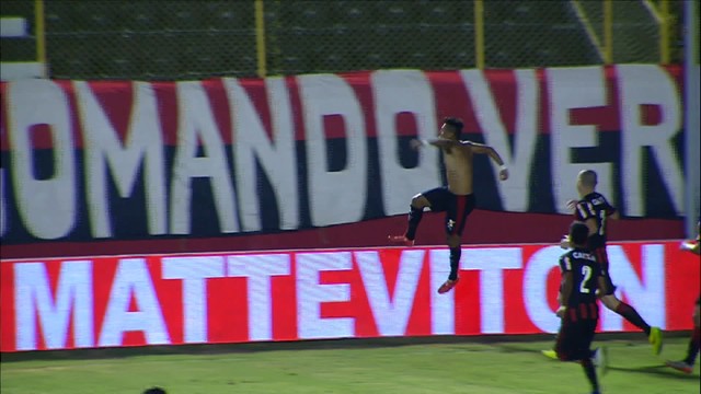 Rogério fez um golaço na tarde deste sábado