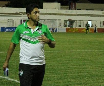 Técnico China comemora mais uma vitória