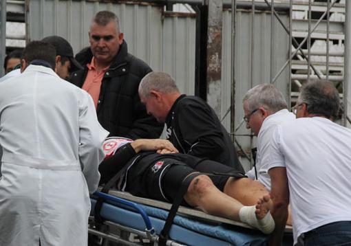 Zagueiro Alemão fraturou osso da face e foi encaminhado ao hospital. Foto: Fagner Alves 