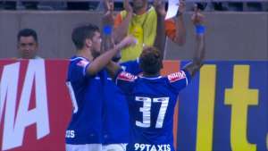 BRASILEIRÃO: Cruzeiro vence com gol de atacante folclórico e Chape passa pelo Vasco de bicicleta