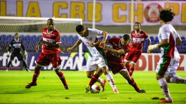 O CRB recebeu o Boa Esporte e o placar ficou igualado em 1 a 1. - Foto: CRB Oficial