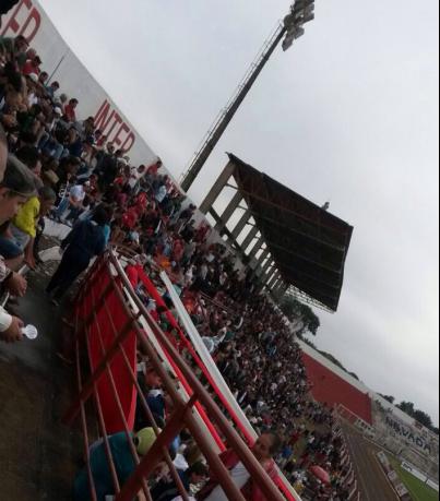 Galera empurrou a Internacional em Bebedouro até o empate aos 42 minutos com Robson. Colaboração: Luis Claudio Mariano.