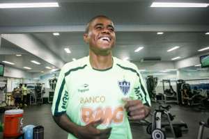 Série B: Atlético-GO negocia retorno de lateral-esquerdo Eron