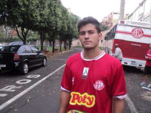 Segundona: Com show de Caíque, América faz lição de casa e derrota líder