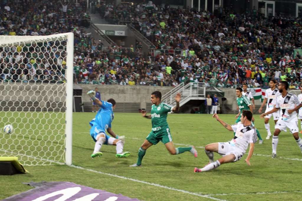 Dudu marcou os dois gols do Palmeiras contra a Ponte Preta - Chico Ferreira