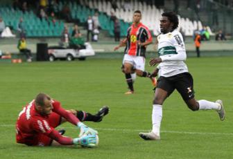 Agenor fechou o gol do Joinville em Curitiba