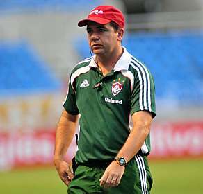 Enderson festeja ponto como visitante e elogia regularidade do Fluminense