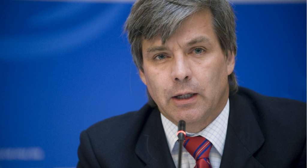 FIFA suspende Harold Mayne-Nicholls, inspetor da candidatura do Catar