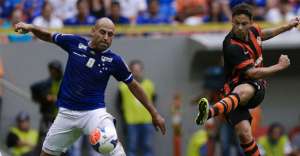 Exame não constata lesão no joelho, mas zagueiro Bruno Rodrigo pode desfalcar Cruzeiro contra Fluminense