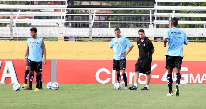 Osmar Loss terá de improvisar no Bragantino