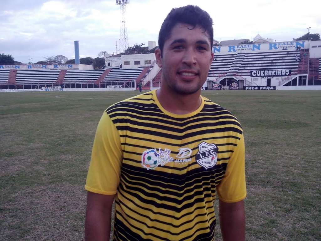 Juninho chegou a atuar no elenco profissional do Peixe