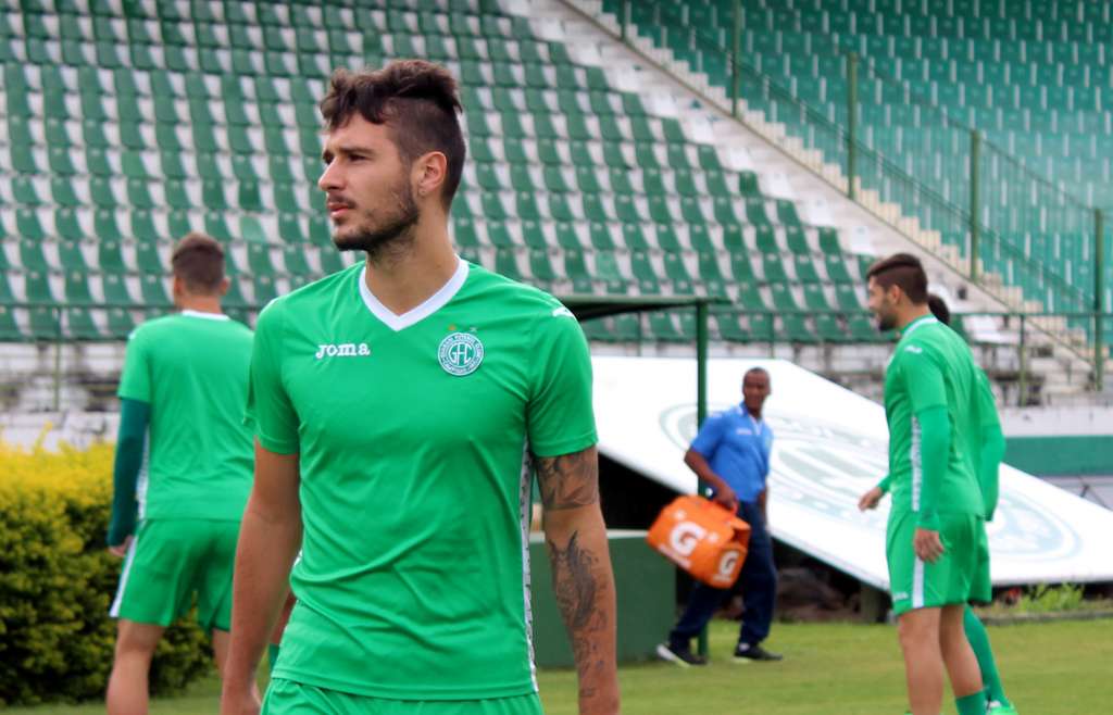 O atacante Dennis foi titular contra o Londrina, mas não agradou e já deixou o clube