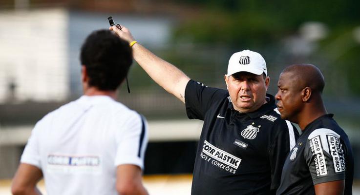Marcelo Fernandes treina, mas não confirma time titular 