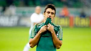 Com edema, Robinho desfalca Palmeiras contra o Avaí na quarta