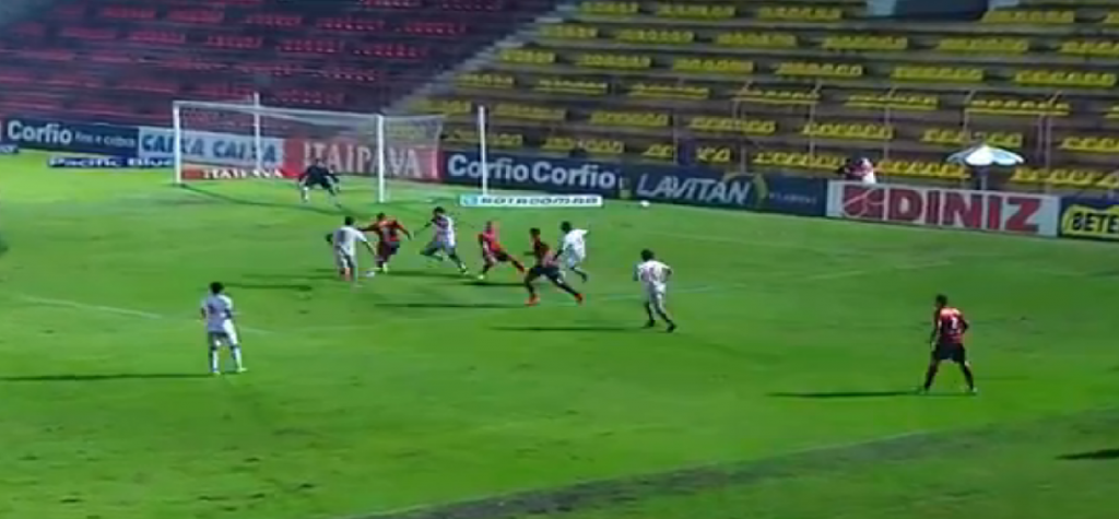 Oeste vence Paraná com gol no fim e se afasta da degola 