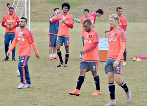 Eduardo Baptista fecha treino do Sport e não divulga escalação - Lucas Liausu