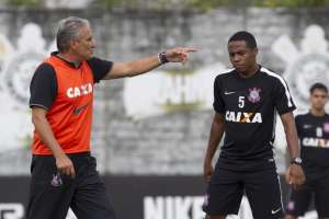 Tite vai repetir o time pela terceira vez em busca de padrão no Corinthians