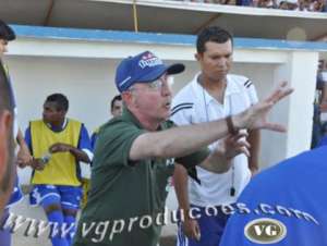 Paulo Zagallo espera voltar logo a trabalhar no futebol brasuca