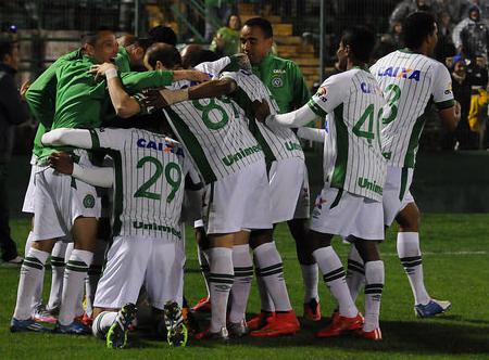 Chapecoense festeja quinta vitórias em seis dentro da Arena Condá Chapecoense festeja quinta vitórias em seis dentro da Arena Condá