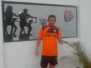 Série B: Vitória contrata Marcelo Mattos, ex-volante de Corinthians e Botafogo