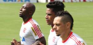 Armero é novamente regularizado e pode reforçar o Fla contra o Corinthians