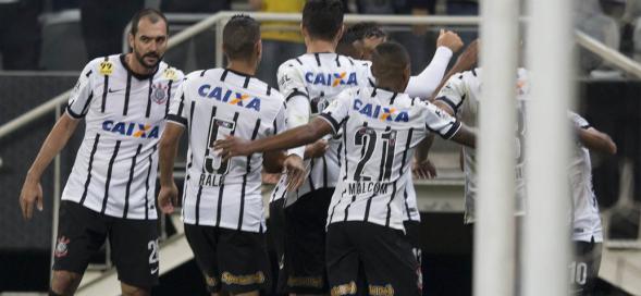 Corinthians festeja um dos gols na vitória apertada sobre o Atlético-PR. Foto: Corinthians - Oficial Corinthians festeja um dos gols na vitória apertada sobre o Atlético-PR. Foto: Corinthians - Oficial