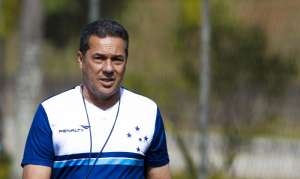 Léo e Charles devem ganhar chance no Cruzeiro contra o Goiás