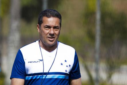 Léo e Charles devem ganhar chance no Cruzeiro contra o Goiás 2 0002050094980 img
