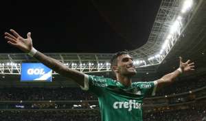 Palmeiras tem desfalques na defesa e relaciona sete atacantes para duelo contra o Sport