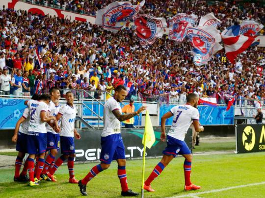 Bahia fez a festa na Arena da Fonte Nova em cima do Oeste