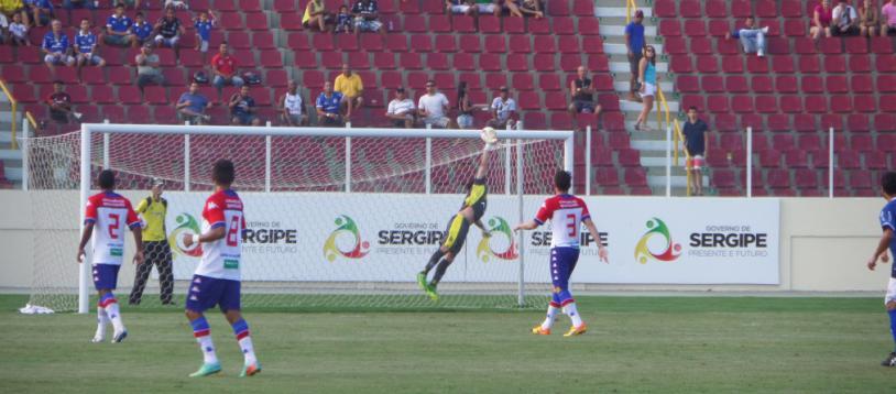 Confiança apertou o Fortaleza em Aracaju e superou o líder do Grupo A