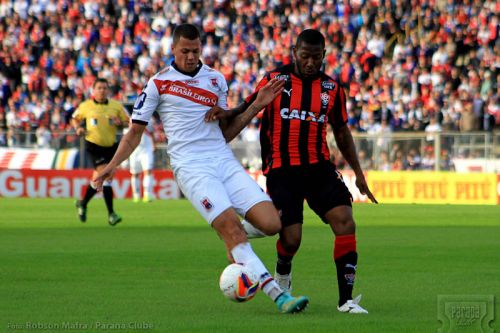 O Vitória venceu com gol chorado e colocou o Paraná perto da zona da degola. - Foto: Paraná Club Oficial
