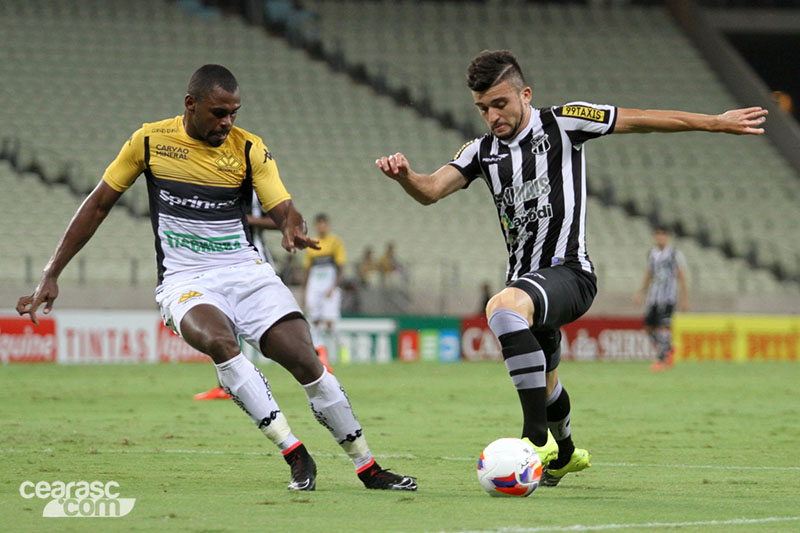 Zagueiro Wanderson do Criciuma (foto) fez o primeiro gol da partida. O Criciuma levou para Santa Catarina mais um ponto jogando fora de casa. - Foto: Christian Alekson / cearasc.com