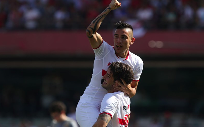 Centurion abriu o placar depois de assistência de Pato
