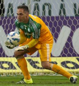 Prass vê resultado justo, mas admite que gol no fim 'doeu' no Palmeiras