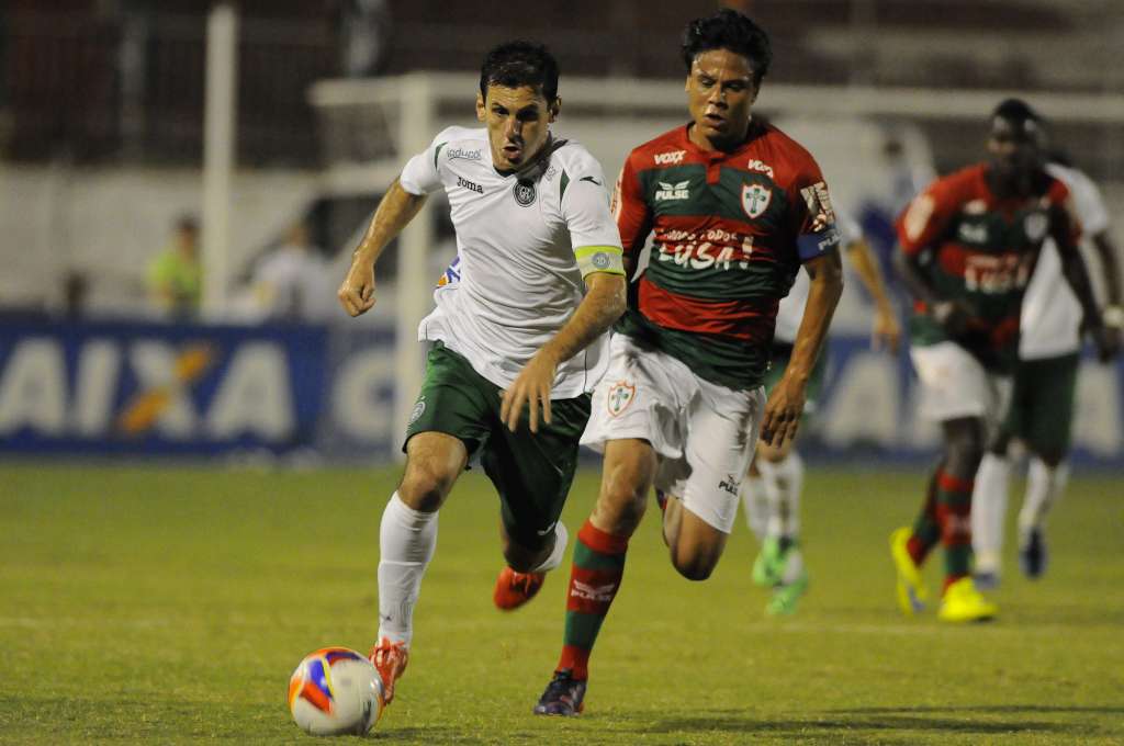 Renan persegue Fumagalli: Jogadores discutiram, foram amarelados, mas jogador da Lusa acabou expulso - Rodrigo Villalba/AFI