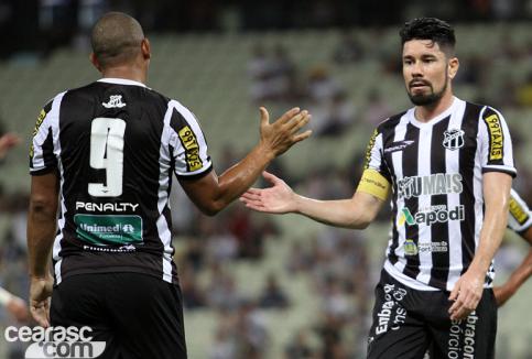 Ricardinho fez um golaço de falta pelo Ceará