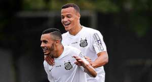 Corinthians vence a concorrência e contrata Claudinho, camisa 10 do Santos na Copinha