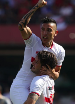 Pato levanta Centurion no primeiro gol do São Paulo