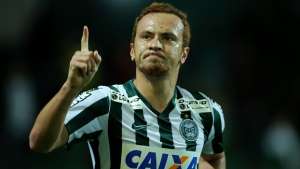 Zé Love é oferecido ao Santos, mas leva um 