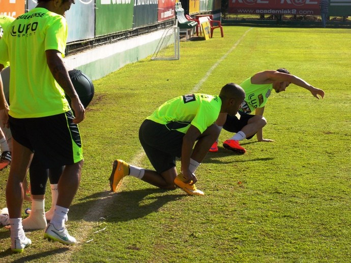 Argel comandou treino com portões fechados e não definiu time que pega o Figueirense