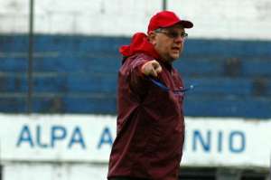 Marcelo Vilar comemora saída da degola, mas quer vitória na Série C